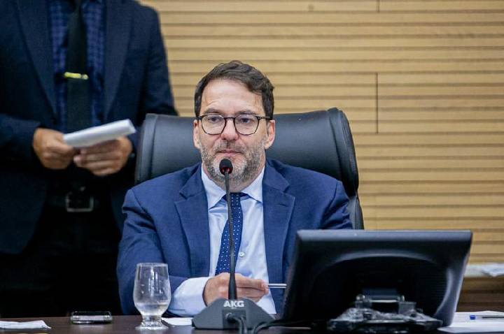 Alex Redano solicita ampliação de exames especializados para população de Alvorada