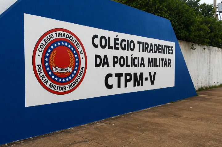 Aluno é conduzido à delegacia após desacato em Vilhena