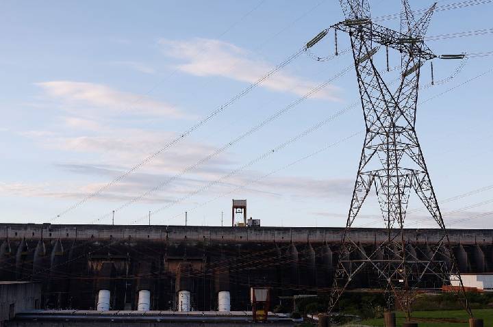 Após cinco meses, conta de luz voltará à bandeira verde em outubro