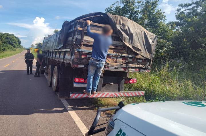 Batalhão de Polícia Ambiental apreende madeira ilegal durante fiscalização em Vilhena