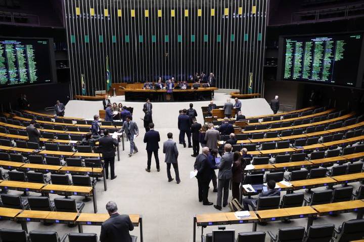 Câmara aprova projeto que garante atestado para funcionário que acompanhar criança doente