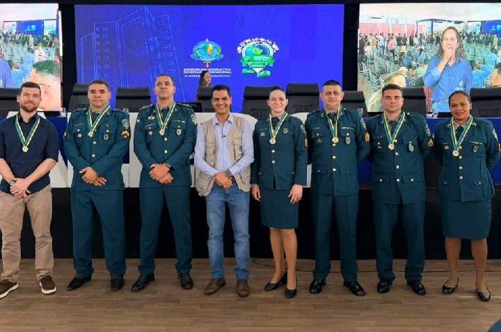 Cássio Gois homenageia policiais militares do 2º Pelotão de Espigão do Oeste
