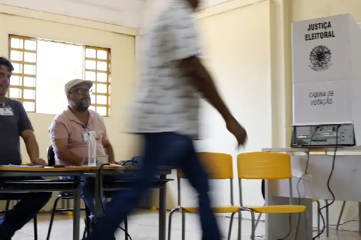 Cerca de 158,7 milhões de eleitores vão às urnas em todo o país