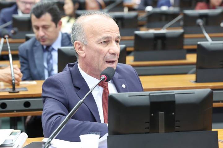 Comissão aprova aumento de limite anual para admissão de bombeiros no DF
