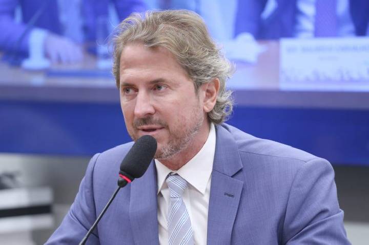 Comissão aprova diretrizes para incentivar trabalho voluntário e solidariedade na educação
