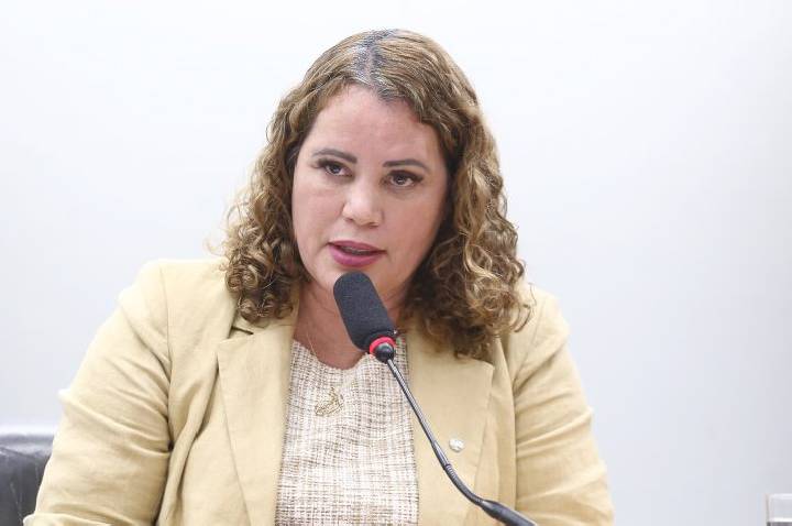 Comissão aprova política nacional para ampliar ações de saúde nas escolas