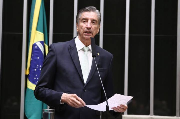 Comissão aprova projeto que suspende pagamento do Fies em situações de calamidade pública