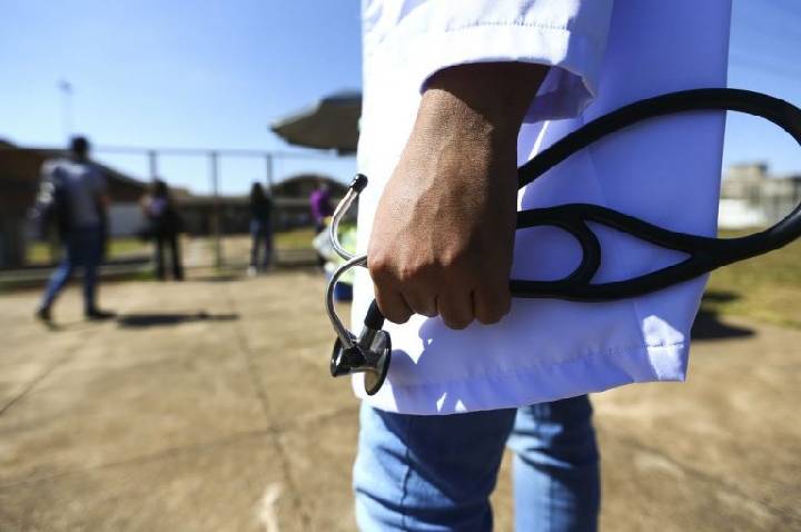 Comissão mista pode votar nesta quinta parecer sobre obrigatoriedade de exame para exercício da medicina