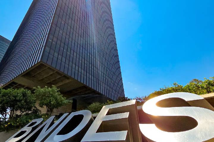 Confiança dos técnicos impulsiona bons resultados do BNDES, diz Lula