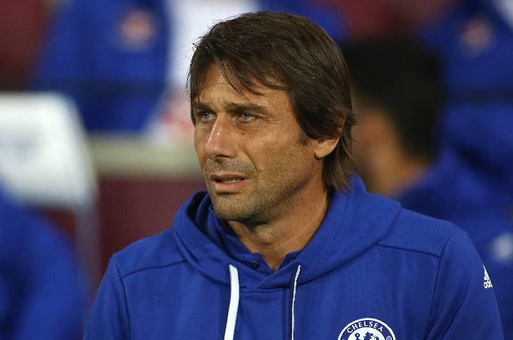 Conte: ‘Na Premier League, estão usando bazucas, enquanto todo o resto ainda usa pistolas’