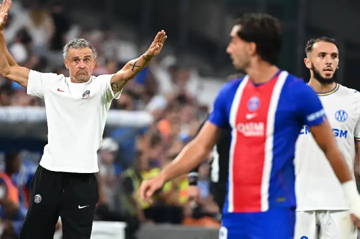 De 14 jogos no profissional a zero minutos: Joia do PSG perde espaço com Luis Enrique