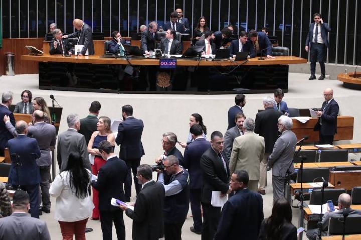 Deputados aprovam projeto que garante direitos para pessoas com diabetes tipo 1; acompanhe