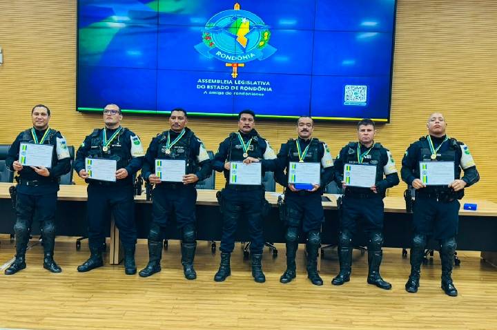 Equipe “Cavalo de Aço” da Polícia Militar é homenageada na Assembleia Legislativa de Rondônia