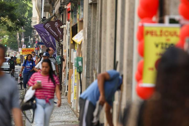 Fim da escala 6x1 traz esperança de mais tempo para família e saúde
