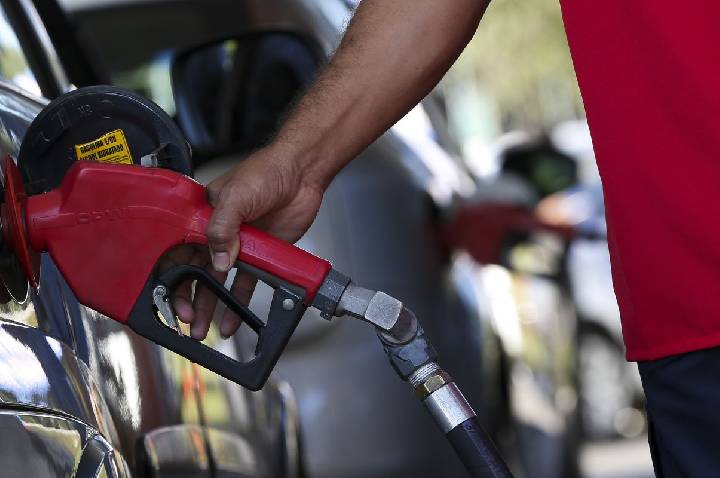 Governo adia reunião que pode aumentar etanol na gasolina para 32%