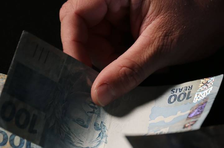 Governo avalia uso do FGTS para quitar dívidas, diz Durigan