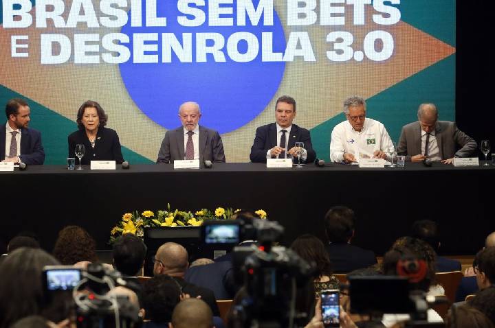 Governo cria 3ª fase do Desenrola com compra de dívidas pela União