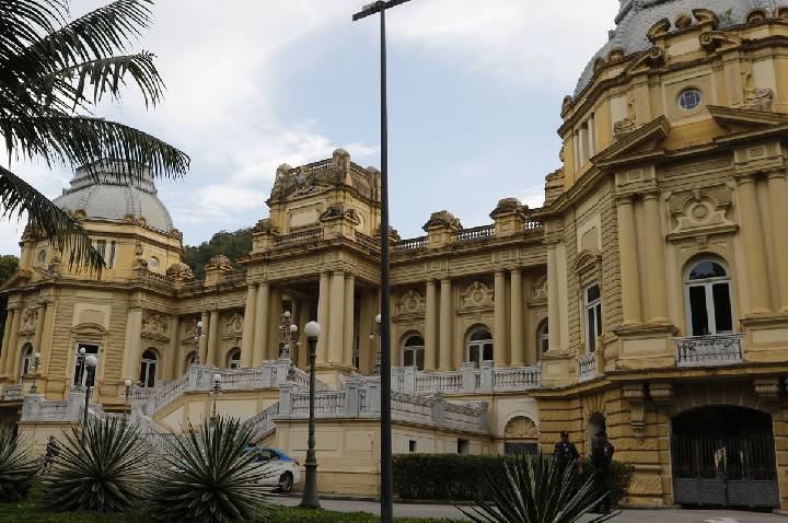 Governo do Rio exonera comissionados em autarquia investigada