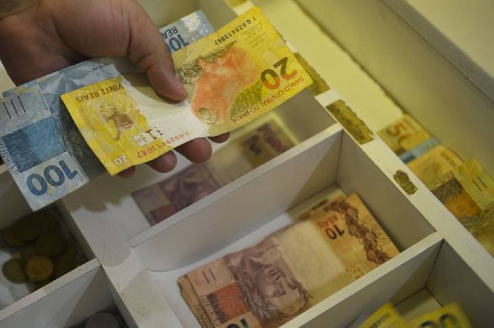 Inflação usada para corrigir salários acumula 4,11% em 12 meses