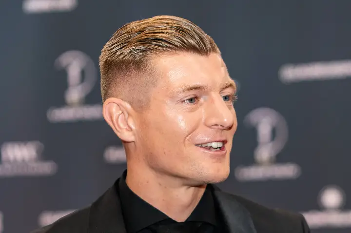 ‘Isso mudou e preciso elogiar’: Kroos reconhece mérito do novo Real Madrid contra Barcelona