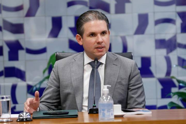 Líderes da Câmara discutem fim da escala 6x1 e combate à misoginia