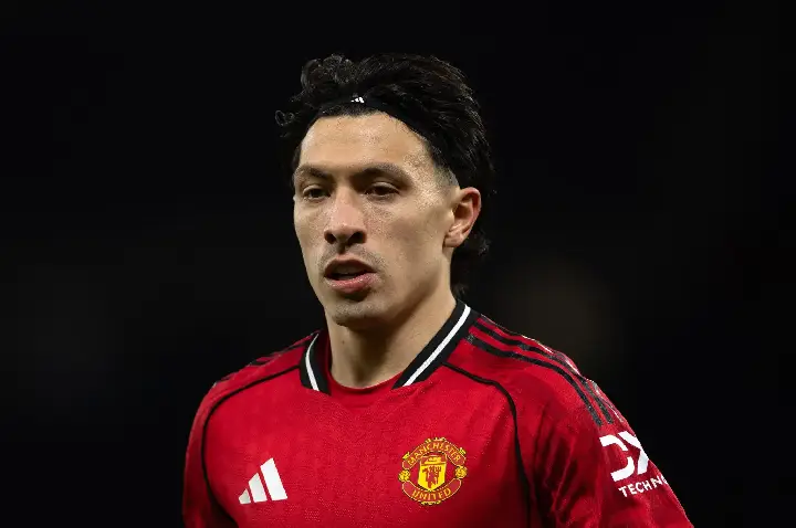 Lisandro Martínez detona diretoria do Manchester United após derrota do United