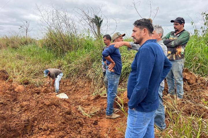 Márcio Pacele acompanha execução de manilhas e reforça melhorias no Ramal da Linha 1, em Extrema