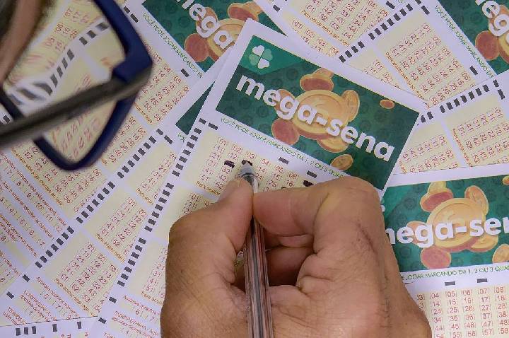 Mega-Sena acumula para R$ 230 milhões; confira os números sorteados