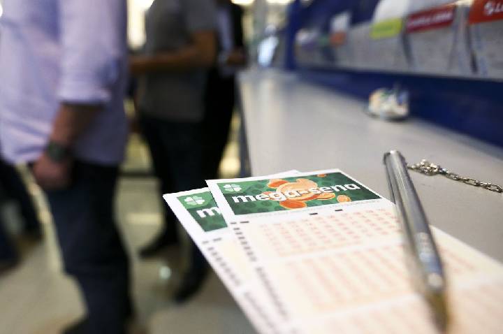 Mega-Sena sorteia prêmio acumulado em R$ 230 milhões neste sábado