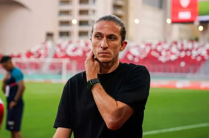Mercado: As dúvidas do Monaco de Filipe Luís na janela