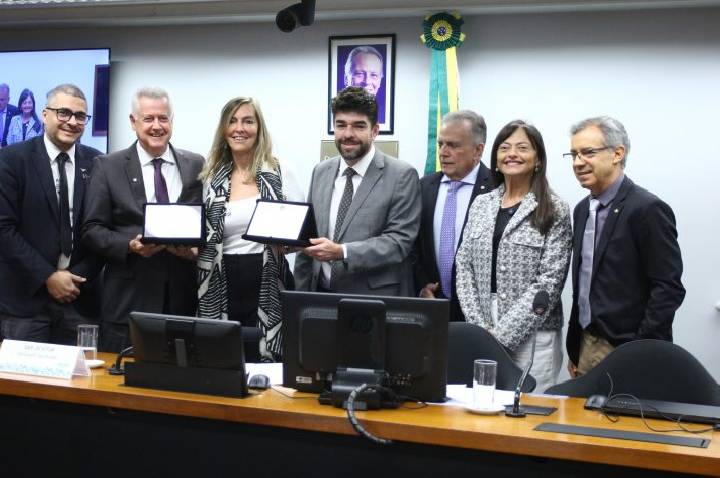 Pesquisadores e deputados defendem prioridade para testes com polilaminina para lesão medular