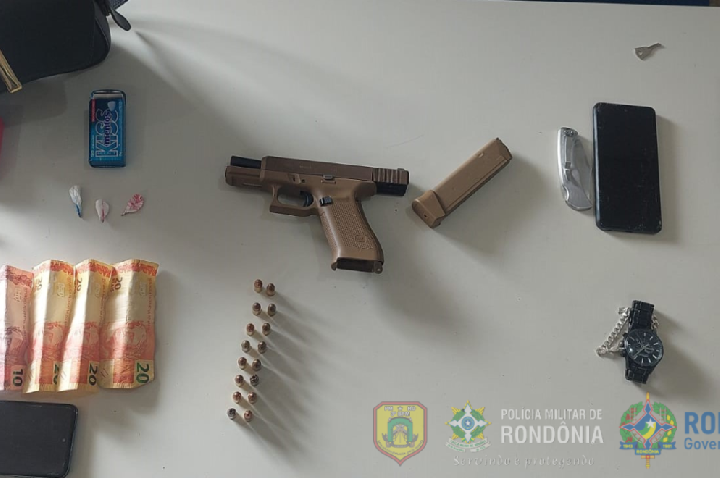 Polícia Militar fecha adega irregular e prende quatro traficantes com arma furtada