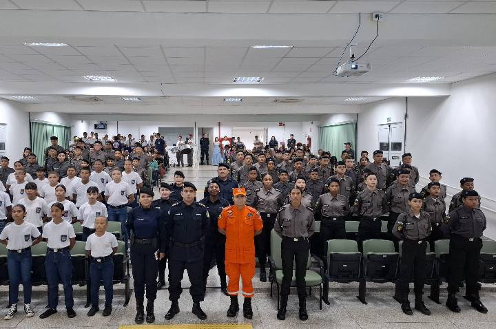 Polícia Militar por meio do 6º BPM, realiza aula inaugural do Programa Polícia Militar Mirim 2026 em Guajará-Mirim