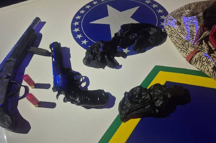 Polícia Militar prende dois suspeitos e apreende adolescente com armas durante perseguição em Porto Velho