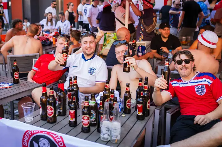 Premier League: Como liberação de cerveja após 41 anos pode mudar os estádios na Inglaterra