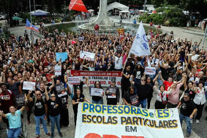 Professores de escolas particulares do Rio fazem greve de 24 horas