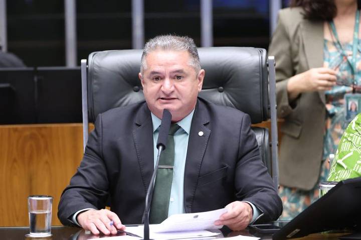 Projeto determina manutenção e cercamento de imóveis urbanos abandonados