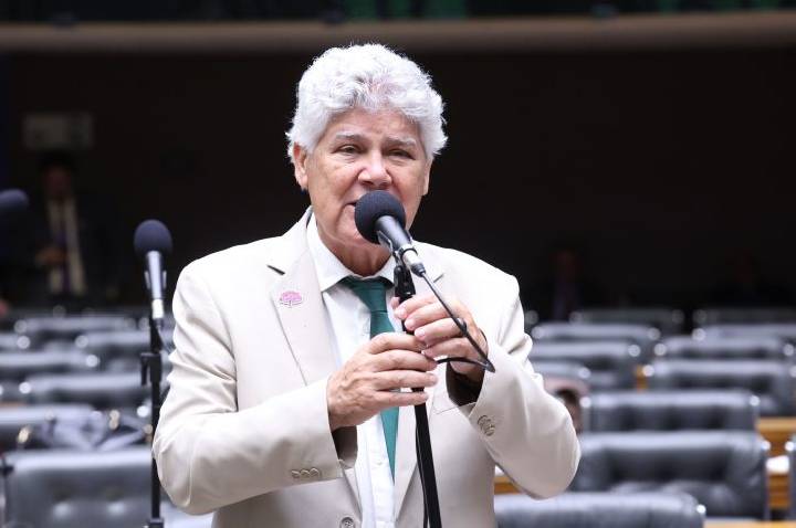 Projeto limita doações eleitorais de pessoas físicas a dez salários mínimos