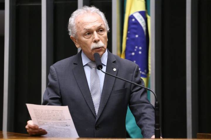 Projeto prevê substituição gradual de plásticos descartáveis no setor público e em escolas