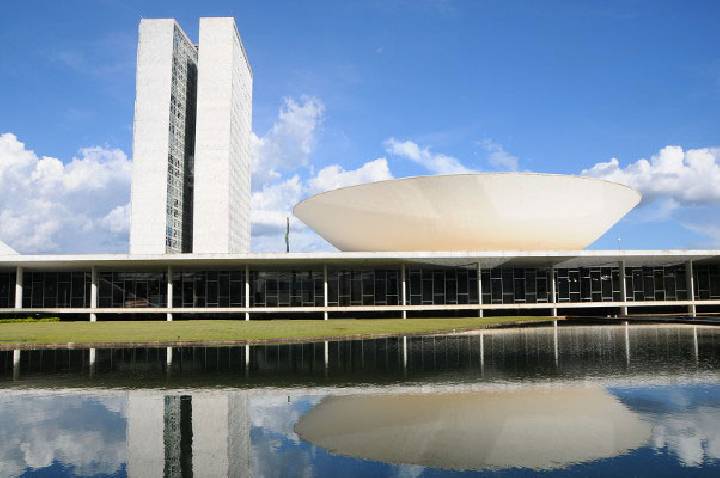 Relatório sobre MP da “taxa das blusinhas” deve ser votado na segunda-feira