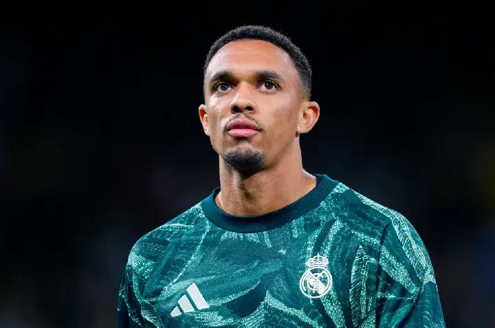 Reserva no Madrid e cobiçado por Liverpool e Chelsea, Arnold toma decisão no mercado