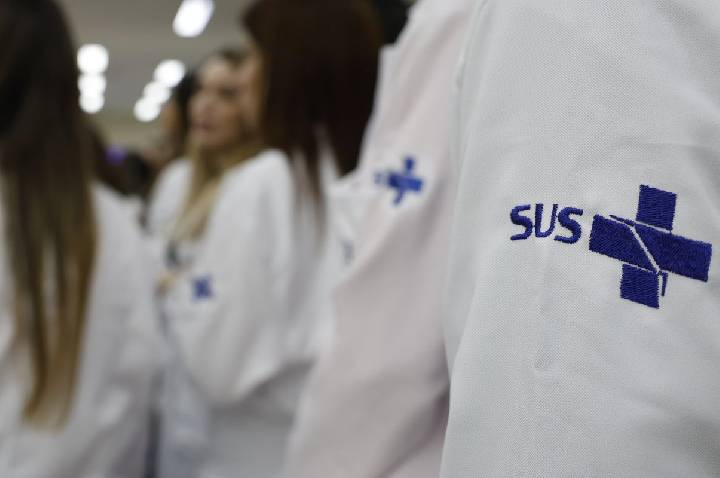 Saúde estende atuação de 676 médicos especialistas no SUS
