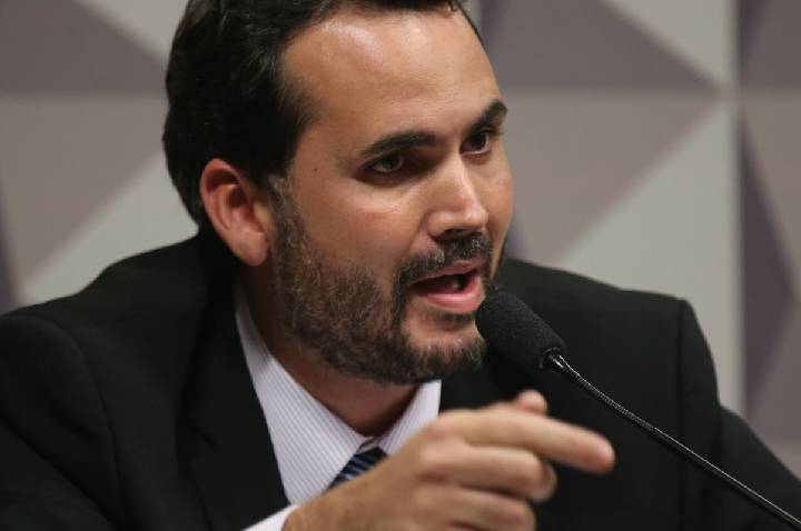 Subsídio de R$ 0,35 ao diesel não será retomado, diz ministro
