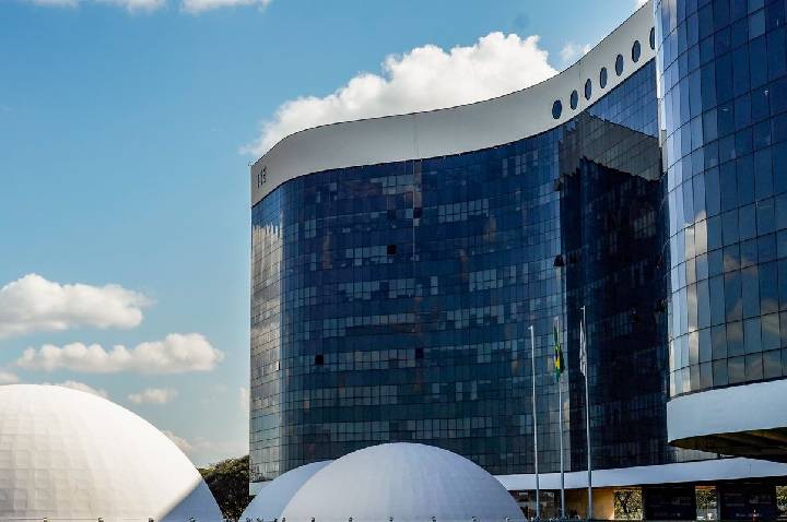 TSE nega pedido da campanha de Flávio para barrar posts de sindicatos