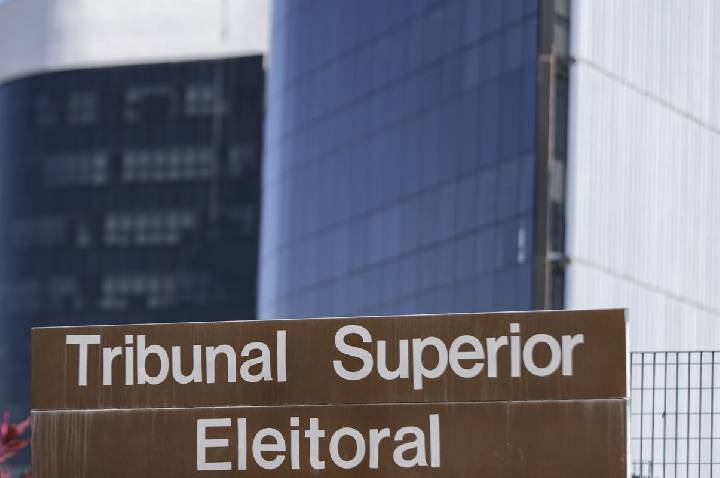 TSE tem maioria para cassar mandato do governador de Roraima