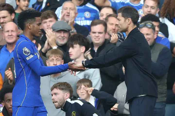 Xabi Alonso: ‘Estêvão deu a melhor resposta possível para mostrar que merece mais no Chelsea’