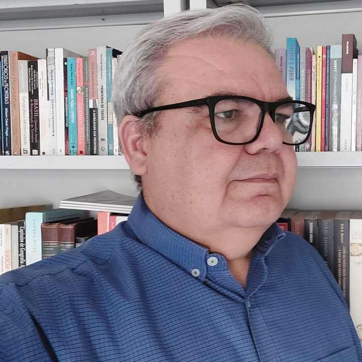 8 de Janeiro lembrado como antidemorático; espíritos de porco; e é preciso ser justo com Léo Moraes