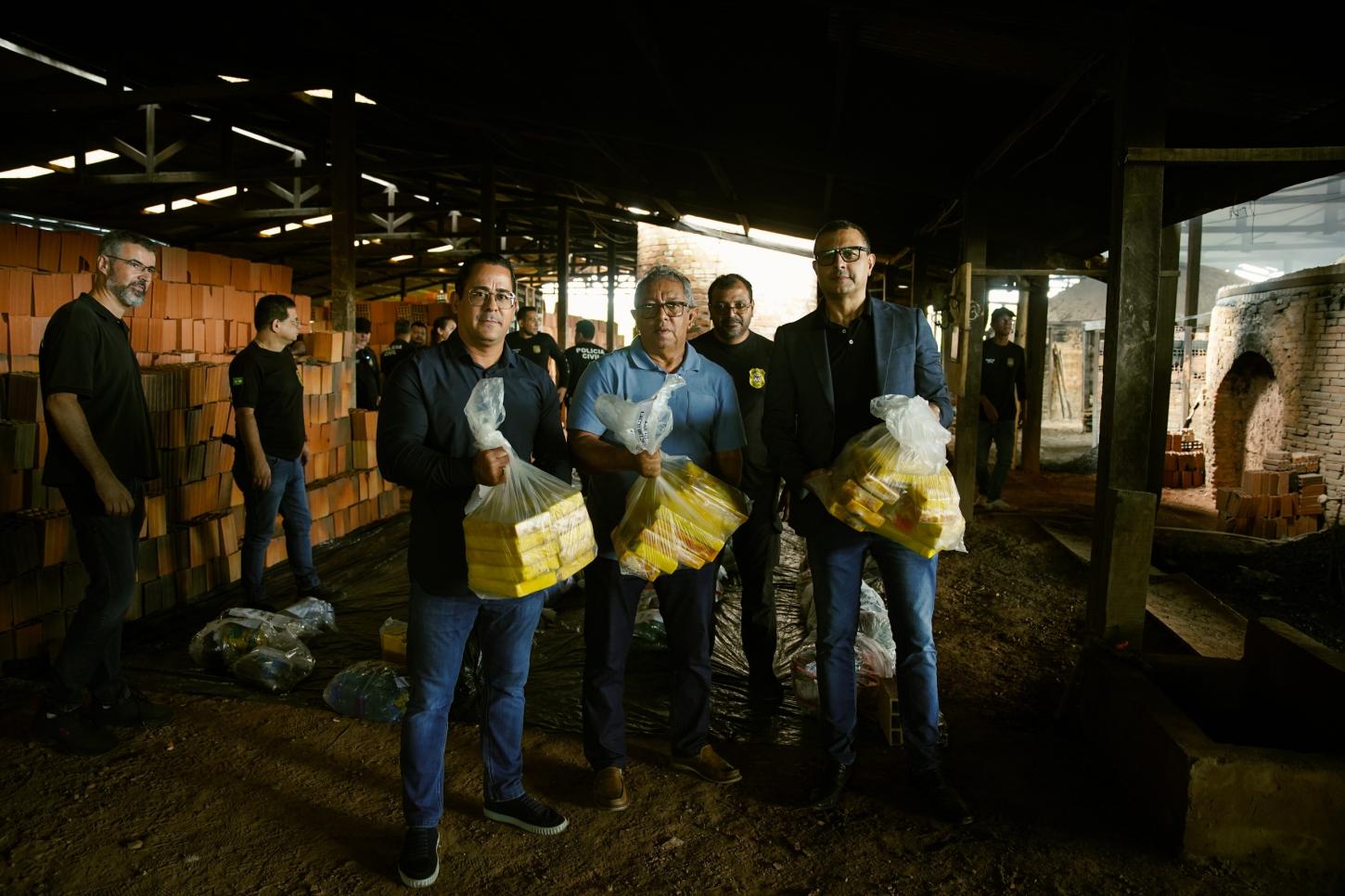 Coronel Vital participa de ação conjunta entre SESDEC, DENARC/PCRO, MPRO e TJ de incineração mais de 700 KG de Drogas