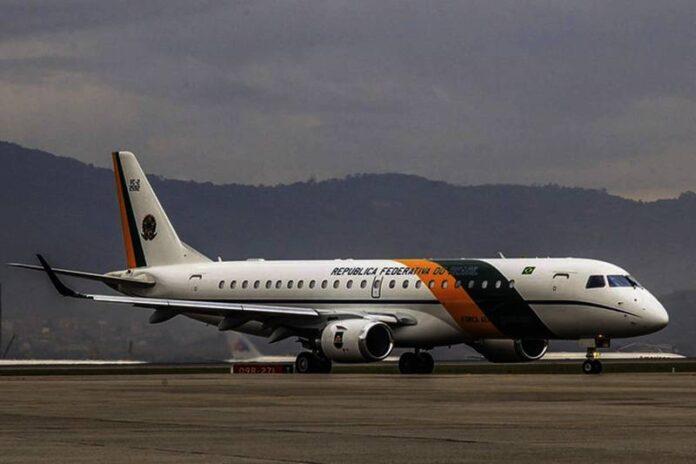 Avião de Lula arremete ao tentar pousar em Sorocaba, no interior de SP