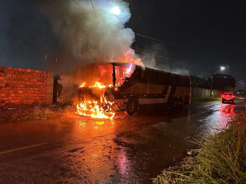Operação Rescaldo mira organização criminosa por incêndio de ônibus escolares em distritos de Porto Velho